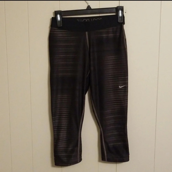 Nike Dri-Fit Striped Cropped Leggings - Picture 1 of 5